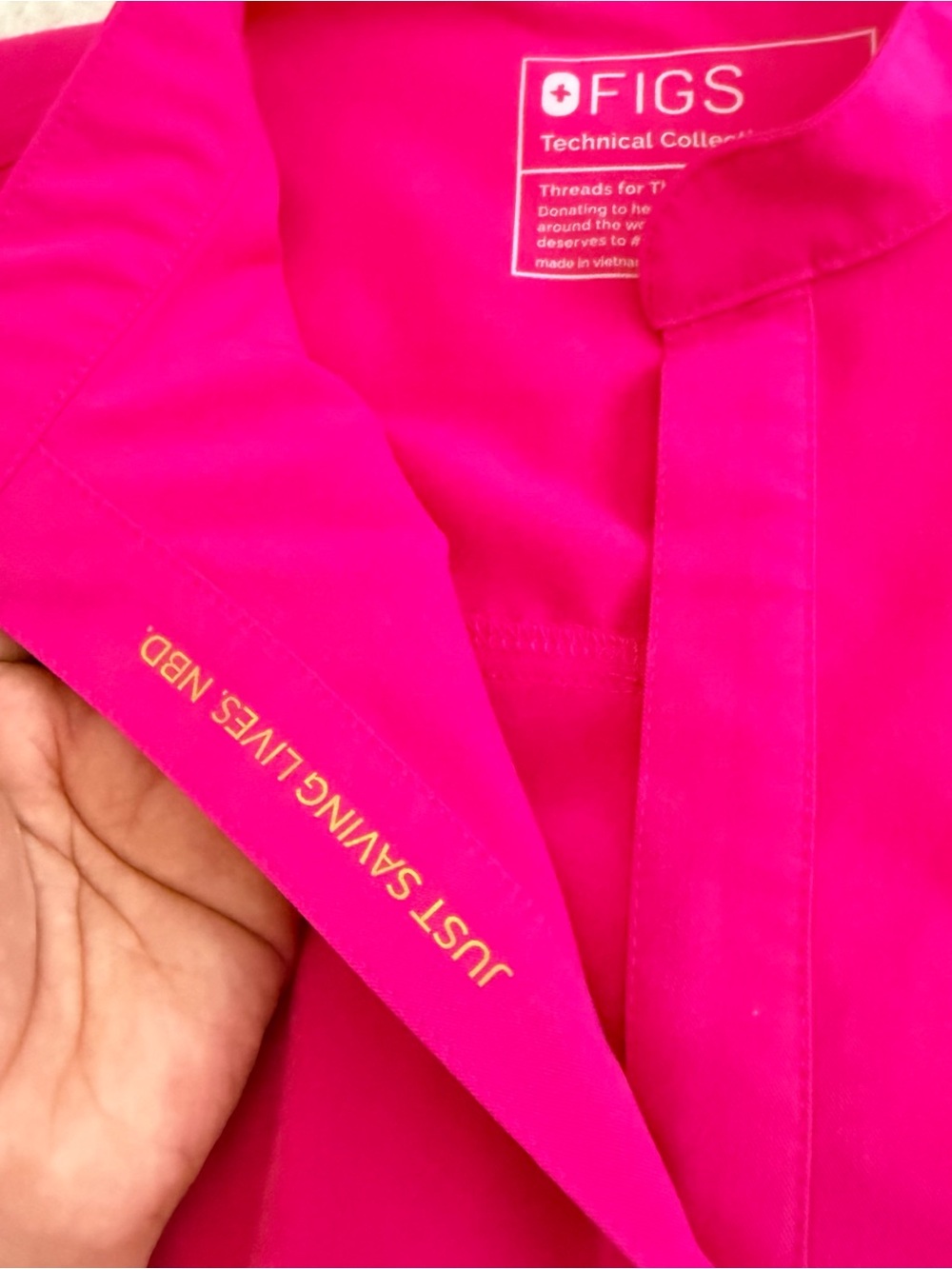 FIGS pink Jogger scrub set - Picture 3 of 6